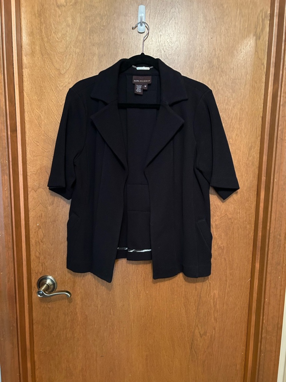 Like new! Stunning Dana Buchman Black Short-Sleeve Open-Front Blazer size M